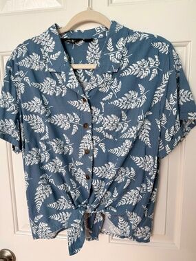 American Outback | WFS | Women's Tie-Front Shirt Blouse | Blue Ferns | XL | NWOT